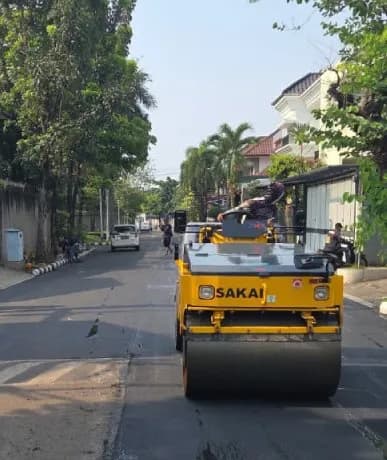 Pemadatan Tandem Roller di Jalur Residensial