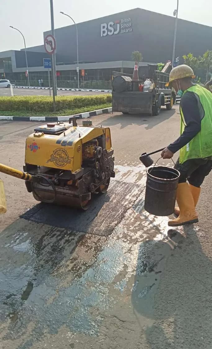 Pengaspalan Jl. Utama Sektor 3